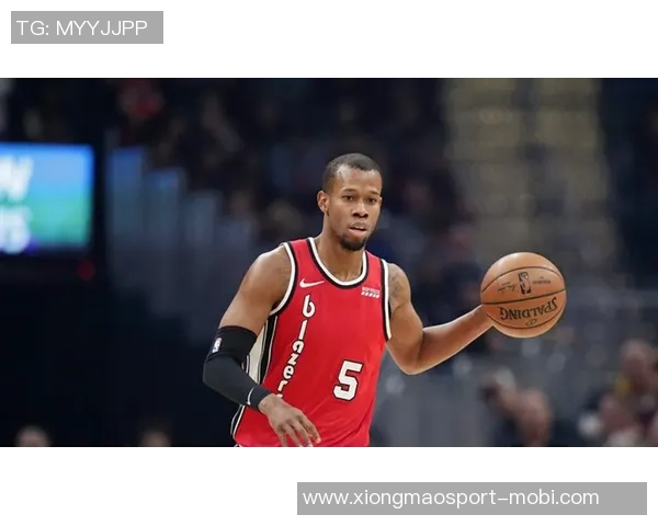 开拓者乐福赠送球衣给老乡塔图姆感谢他一直以来的支持与鼓励 开拓者乐福赠送球衣给老乡塔图姆感谢他一直以来的支持与鼓励