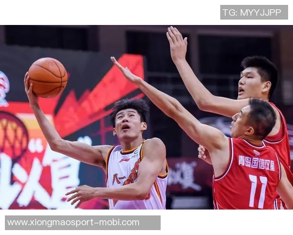 王俊杰在旧金山大学队内战术地位提升自主攻击力显著增强 王俊杰在旧金山大学队内战术地位提升自主攻击力显著增强